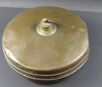 Auktion 332 / Los 15149 <br>runde Kupfer-Wärmflasche, stark verdellt, D-26 cm, H-10 cm