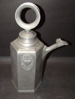 Auktion 332 / Los 15151 <br>grosse Zinn-Feldflasche mit leerer Gravurplatte, H-37 cm, D-14 cm, verschlagene Punze auf Ausguss-Deckel