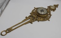Auktion 332 / Los 16065 <br>Wetterstation, Italien, Messinggehäuse, in antikem Stil, Thermometer fehlt, L-85,5cm.