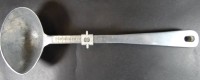 Auktion 332 / Los 16072 <br>Kellen-Waage (Küchenwaage) aus Japan, Aluminium, mit Skala, L-32 cm