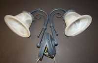Auktion 500009 / Los  <br>Paar Wandlampen "Marilight" Italy, Metall mit Onyx-Schirmen
