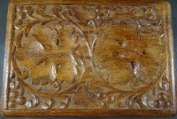 Auktion 500009 / Los  <br>Holzkasten, Shishan-Schnitzerei  Indien,  6x18x11 cm