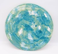 Auktion 500009 / Los  <br>Blauglasierter Teller aus Galerie-Auflösung, Ø 31,5 cm