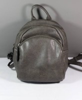 kl. Damenrucksack, Picard, graues Leder, Tragespuren, ca. 26 x 23cm.