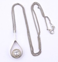 Auktion 333 / Los 1025 <br>Halskette mit Anhänger, Silber 925 und 800, Anhänger mit einem rund facc. klaren Stein, Kette L. 45cm, zus.7,8g.