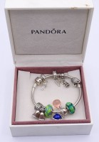 Auktion 333 / Los 1028 <br>Pandora Armband mit 11 Charms, Sterling Silber 0.925 ALE, 47,9g. in Schachtel