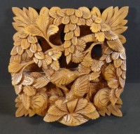 Wandapplikation, Holzschnitzerei, Vogelpaar in Blätterwerk,  18x18 cm