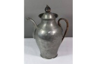 Los 15040 <br>Kaffeekanne um 1860, Zinn, Tierkopfausguss, div. Druckstellen, H-29,5cm