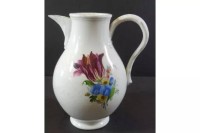 Auktion 369<br>Kakaokanne "Meissen" Marcoliniperiode 1780-1816, Schwertermarke mit Stern und Unterstrich, Blumenbemalung, ohne Deckel H-18 cm