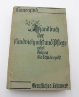 Auktion 338 / Los 3048 <br>Thomas Camenzind, Handbuch der Rindviehzucht und Pflege, Leipzig 1938, Altersspuren