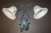Auktion 500016 / Los  <br>Paar Wandlampen "Marilight" Italy, Metall mit Onyx-Schirmen