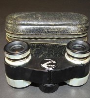 Auktion 500016 / Los  <br>Opernglas "Campbell-Hamburg" mit Etui, Altersspuren