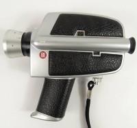 Auktion 500016 / Los  <br>Alte Bauer-Kamera, "Super C3", Super-8-Kamera, Bauer Vario 1:1,8 / 10,5-32 cm, altersentsprechende Gebrauchsspuren, Funktion nicht geprüft