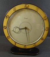 Auktion 500011 / Los  <br>mechan. grosse Tischuhr "Kienzle", Werk steht, H-25 cm, B-22 cm
