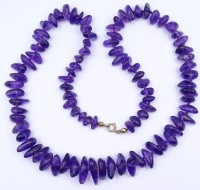 Auktion 334 / Los 1009 <br>Amethyst Halskette mit GG Federring Verschluss 0.333, L. 61cm, 78g.