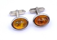 Auktion 334 / Los 1012 <br>Paar Manschettenknöpfe mit Bernstein Cabochons, Silber 0.835, K&amp;W, zus.12,2g.