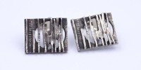 Auktion 334 / Los 1013 <br>Paar Manschettenknöpfe ,Silber 0.800, 1x verbogen, zus.15,5g.