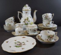 Auktion 334 / Los 8003 <br>Kaffeeservice für 6 Personen "Herend" Dekor Rothschild, 22 Teile, gut erhalten, Kanne H-25 cm