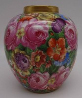 Auktion 334 / Los 8008 <br>Vase "Dresden" wohl Helena Wolfsohn, Blumenbemalung, H-18 cm, D-17 cm