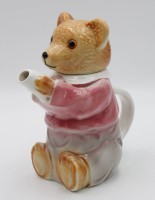 Auktion 334 / Los 9001 <br>Scherzkanne, Teddybär, nur Nr. 444, polychr. Bemalung in Unterglasur, ca. H-21cm.