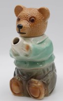 Auktion 334 / Los 9002 <br>Scherzkanne, Teddybär, Erphila Nr. 218, polychr. Bemalung in Unterglasur, Kopf geklebt, H-21,5cm.