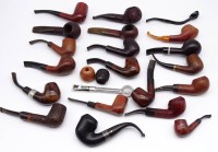 Auktion 334 / Los 15007 <br>Konvolut div. Pfeifen, 19 Stück, anbei Zubehör