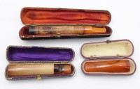 Auktion 334 / Los 15012 <br>3x div. Zigarren-Spitzen, älter, 2x Meerschaum, 1x Bakelit, je in Etui, Größte L-12,5cm.