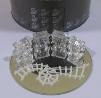 Auktion 334 / Los 10006 <br>kl. Eisenbahn "Swarovski", orig. Schachtel, ca. H-2cm
