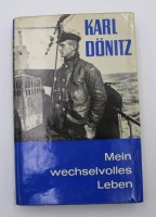 Auktion 334 / Los 7022 <br>Karl Dönitz, Mein wechselvolles Leben, 1968, Signatur des Verfassers.