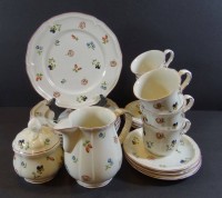 Auktion 334 / Los 9032 <br>20x Kaffee-Service-Teile "Villeroy&amp;Boch" Petit fleur, 6 Kuchenteller, 6x Tassen mit U.T., Zucker und Milch