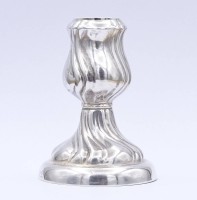 Auktion 334 / Los 11028 <br>Kerzenhalter, 835er Silber, gefüllter Stand, H. 8,5cm