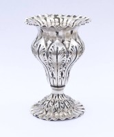 Auktion 334 / Los 11029 <br>Silber Vase, 800er , H. 9,6cm, 64g.