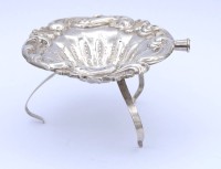 Auktion 334 / Los 11031 <br>Teesieb, Silber gepr. Griff fehlt, H. 5,0cm, 25,1g.,