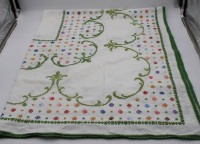 Auktion 334 / Los 13009 <br>gr. bestickte Tischdecke, ca. 140 x 120cm.