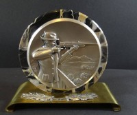 Auktion 334 / Los 15033 <br>gr. Schützenmedaille auf Messingstand, auf Onyx, H-17 cm, B-20 cm