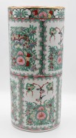 Auktion 334 / Los 15514 <br>hohe Vase, China, wohl Familie Rose, 4 Zeichenmarke, H-46,2cm D-21cm.
