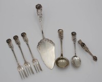 Auktion 334 / Los 11039 <br>7 Teile Kaffeebesteck, 800er Silber, Antiko, zus. 152,5gr., ca. L-20cm.