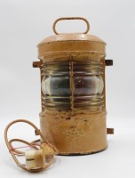 Auktion 334 / Los 16030 <br>alte Schiffslampe, elektrifiziert, unter Farbe, Altersspuren, Funktion nicht geprüft, H-32,5cm