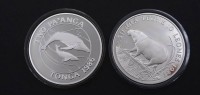 Auktion 334 / Los 6045 <br>2x Silbermünzen, Tonga 1986 und 10 Leones 1987, zus. 56,5g., gekapselt, Sterlingsilber 0.925