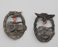 Auktion 334 / Los 7036 <br>2x Sammleranfertigungen, 2x Panzerkampfabzeichen davon 1x mit Einsatzzahl 50, 2. WK