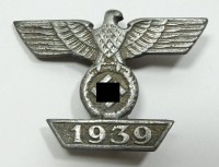 Wiederholungsspange 1. Klasse 1939, Kriegsmetall (magnetisch), mit Herstellerpunze auf Rückseite, Original?
