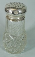 Auktion 334 / Los 10031 <br>gr. Kristall-Zucker-Streuer, Silber-925-, Dellen, H-12 cm