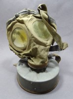 Gasmaske, wahrscheinlich für Kinder, 2. WK, mit Filter, gummiertes Leinen