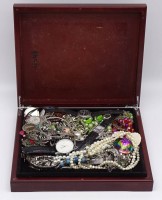 Auktion 500010 / Los  <br>Konvolut div. Modeschmuck in Kasten,
