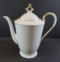 Auktion 500010 / Los  <br>gr. Kaffeekanne "Krautheim" Goldstaffage tw. berieben, H-27 cm