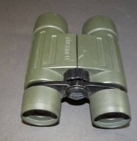 Auktion 500010 / Los  <br>Fernglas "Bushnell" 10x42, Japan, gummiert