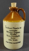 Auktion 500010 / Los  <br>Keramikflasche, beschriftet, England, H-23 cm