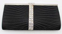 Auktion 334 / Los 13016 <br>Abendtasche, Strassbesatz, älter, Tragespuren, 13 x 25,5cm.