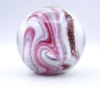 Auktion 334 / Los 10039 <br>Paperweight mit weißen und roten Einschmelzungen, H. 8,3cm