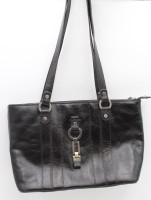 Auktion 334 / Los 13020 <br>Damenhandtasche, Etienne Aigner, Leder, leichte Tragespuren, ca. 23 x 36cm.
